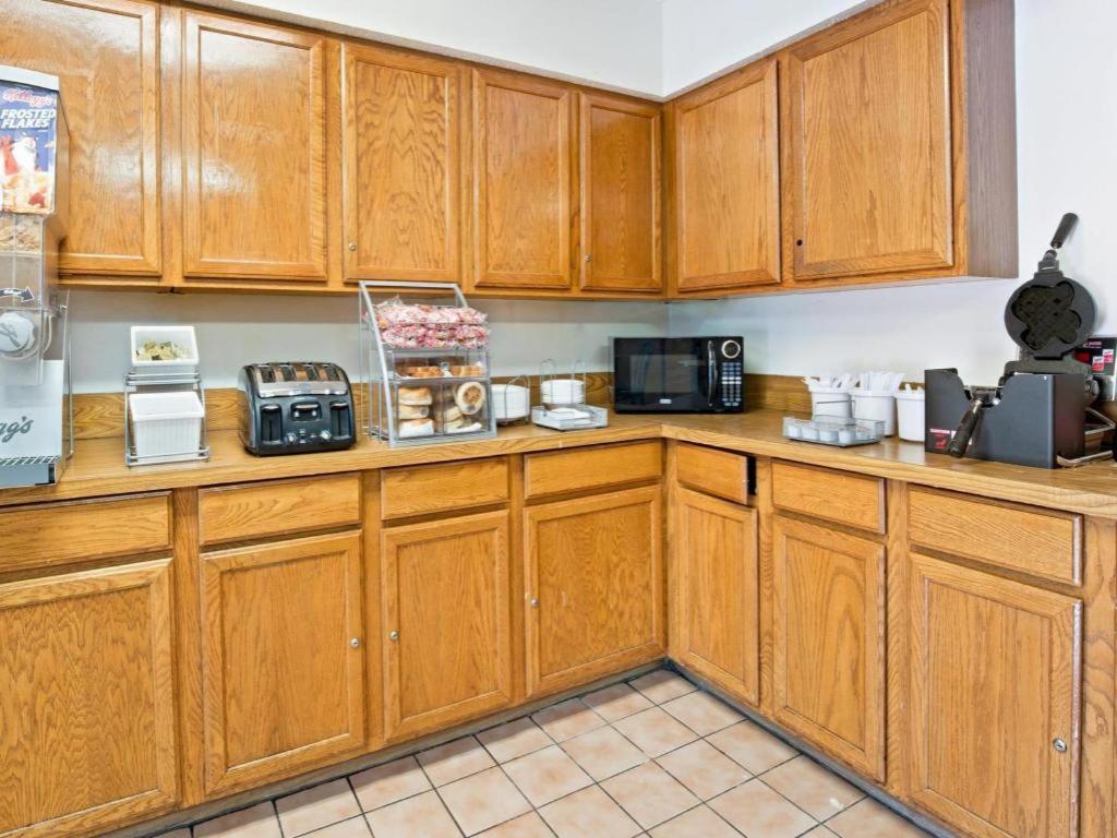 Super 8 By Wyndham Plano/Dallas Area Экстерьер фото